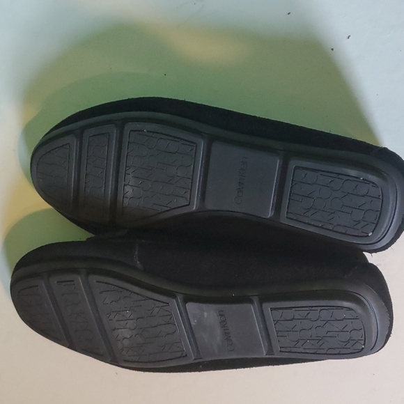 Calvin Klein women's 6.5 black leather shoes with gold front name plate - Picture 5 of 8